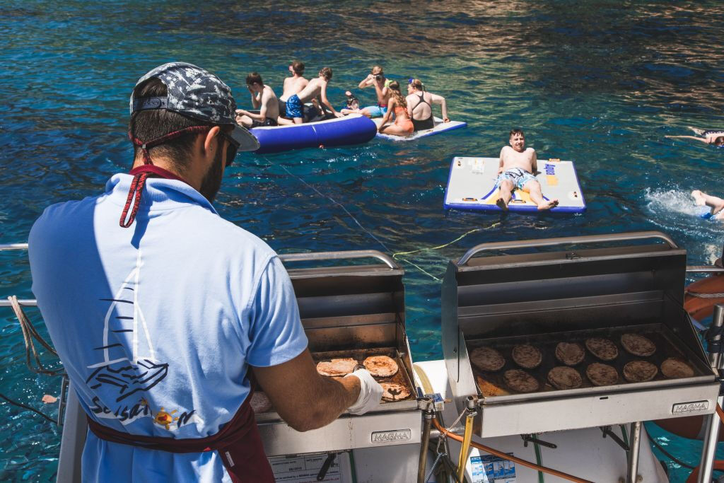 Excursion en catamaran sur la Costa Brava avec barbecue