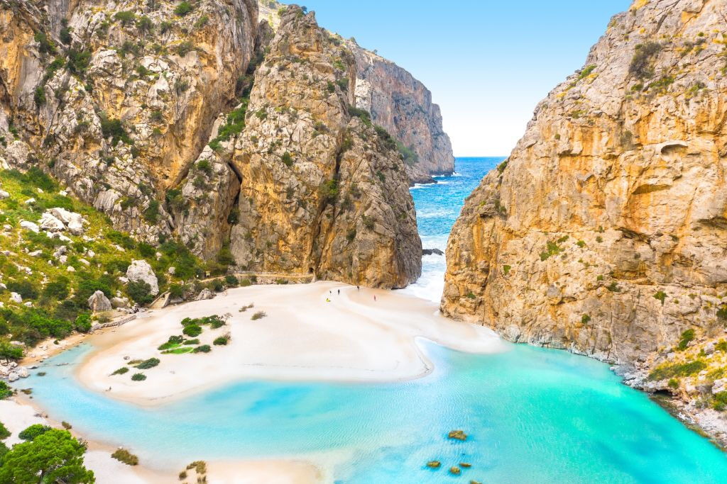 Excursión autoguiada por Mallorca de Palma a Sa Calobra (tren, tranvía y barco de Sóller)