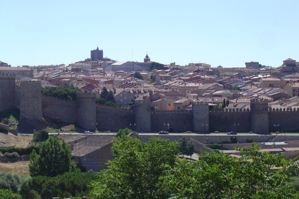Segovia & Avila: Guided Walking Tour from Madrid