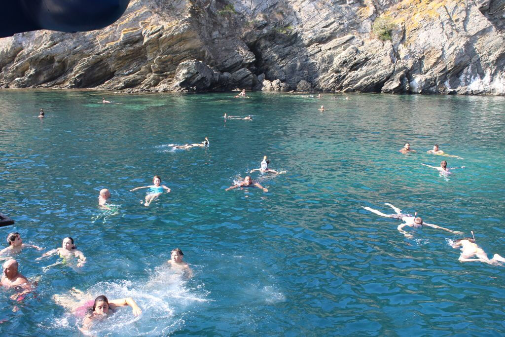 Glass Bottom Boat Trip: Cap Norfeu + Swimming from Roses & Santa Margarita