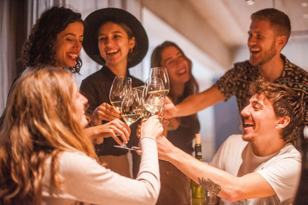 Montserrat & Wineries: Round trip + Wine Experience with Traditional Meal