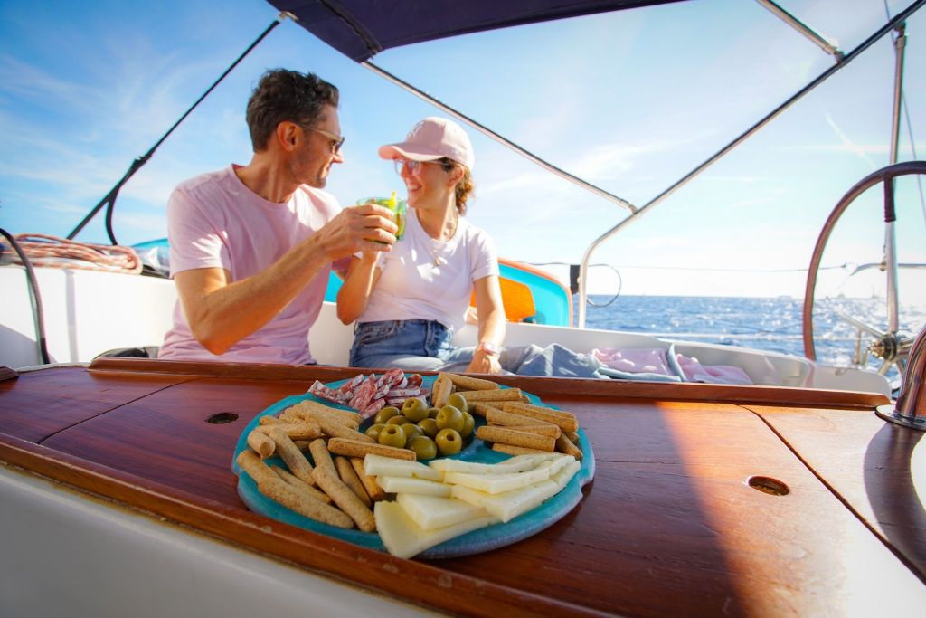 Experiencia velero Barcelona: 90 minutos + Vermú