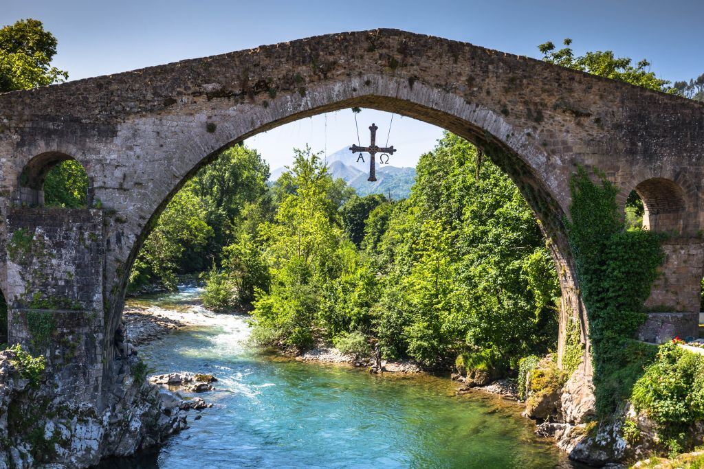 Excursión a los Lagos, Santuario de Covadonga y Cangas de Onís desde Gijón