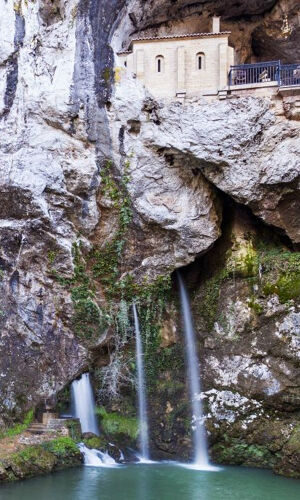 Excursión a los Lagos, Santuario de Covadonga y Cangas de Onís desde Gijón