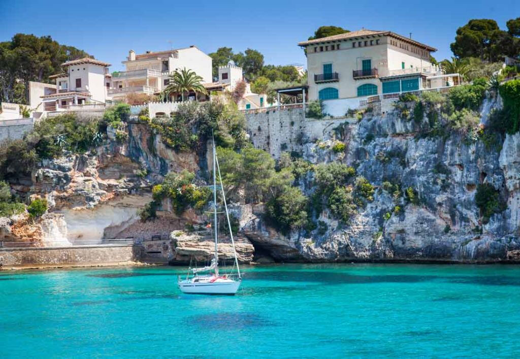 Mallorca: Excursión de Medio Día en Autobús a las Cuevas del Drach y Porto Cristo
