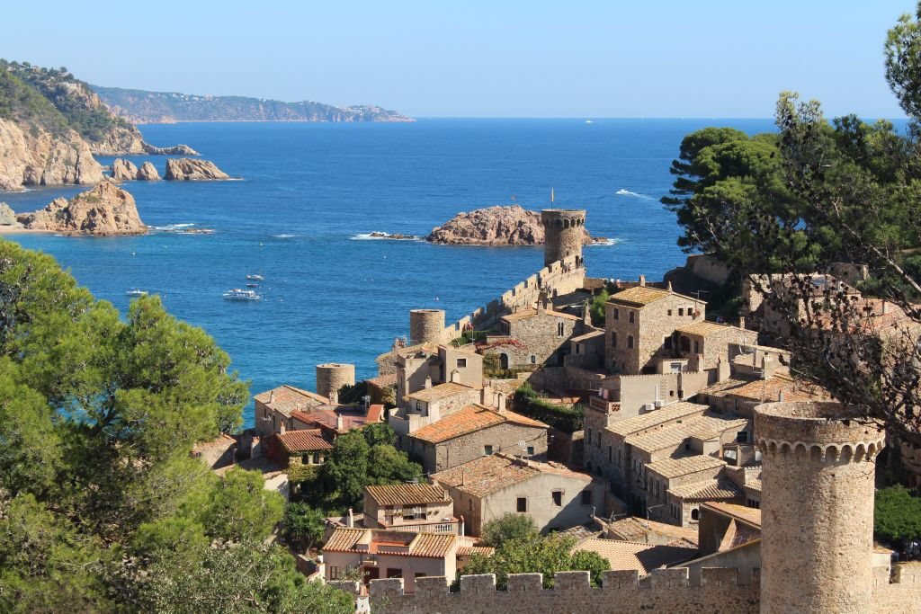 Excursión desde Barcelona a la Costa Brava con un paseo en barco