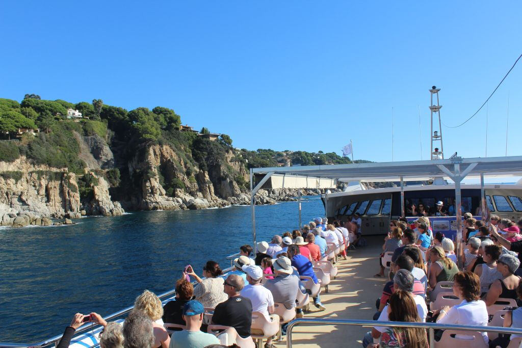 Excursión desde Barcelona a la Costa Brava con un paseo en barco