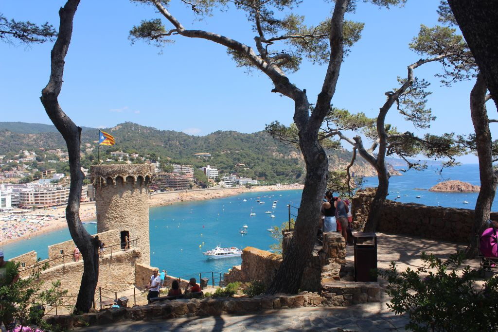 Excursión desde Barcelona a la Costa Brava con un paseo en barco
