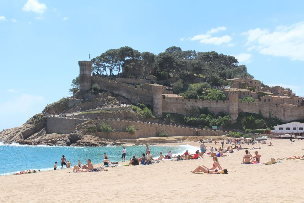 Excursión desde Barcelona a la Costa Brava con un paseo en barco