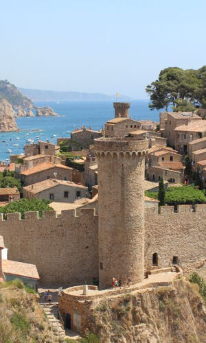 Tour from Barcelona to the Costa Brava with a Boat Ride