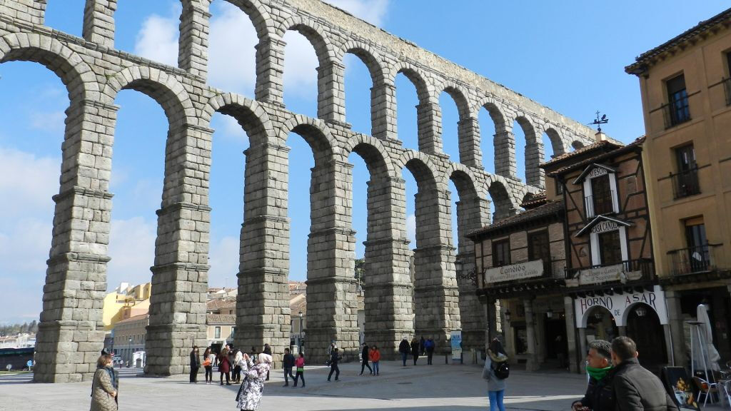 Toledo y Segovia: Excursión de un día desde Madrid con entrada al Alcázar de Segovia