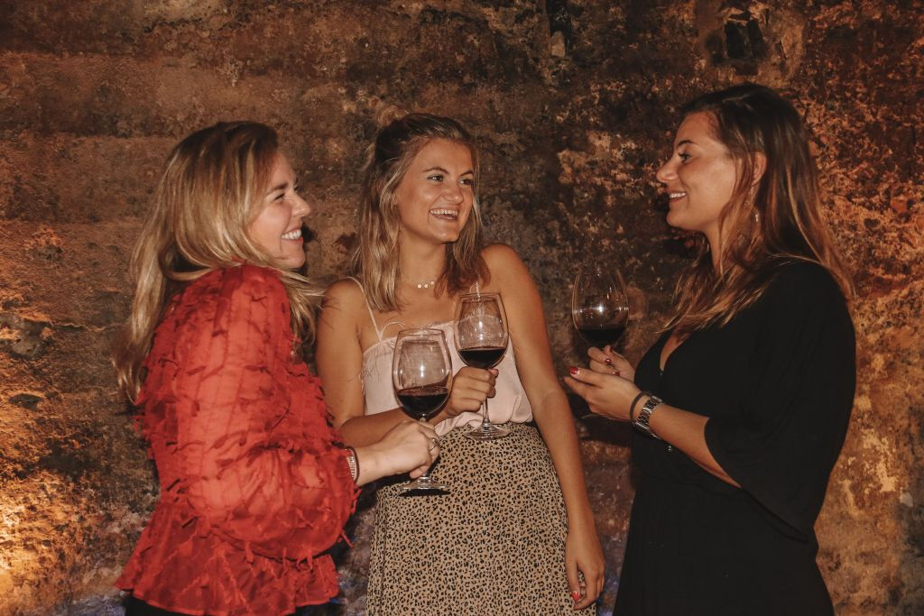 Tour pelo centro histórico de Valência com vinho e tapas num monumento histórico do século XI