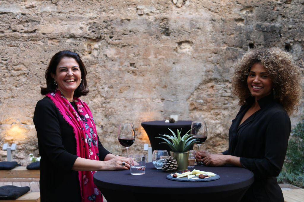 Tour pelo centro histórico de Valência com vinho e tapas num monumento histórico do século XI