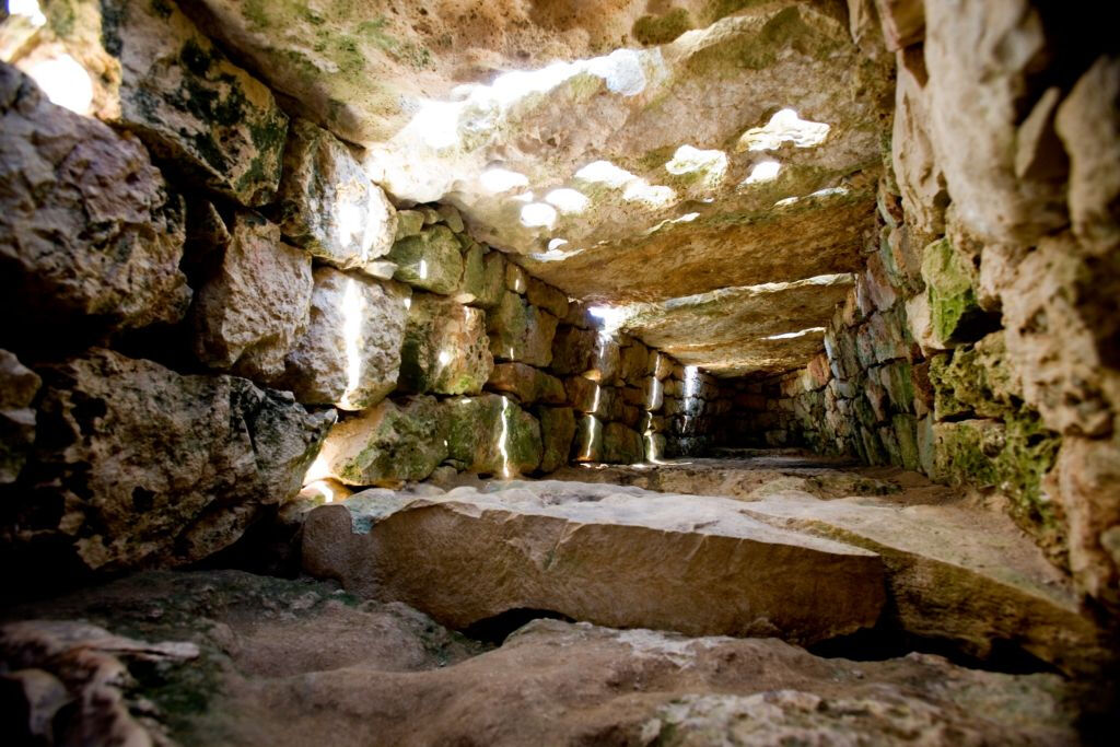 Naveta de Es Tudons: Entrada sin colas