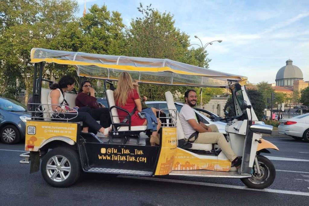Madrid: 1-Hour Guided Tuk Tuk Tour