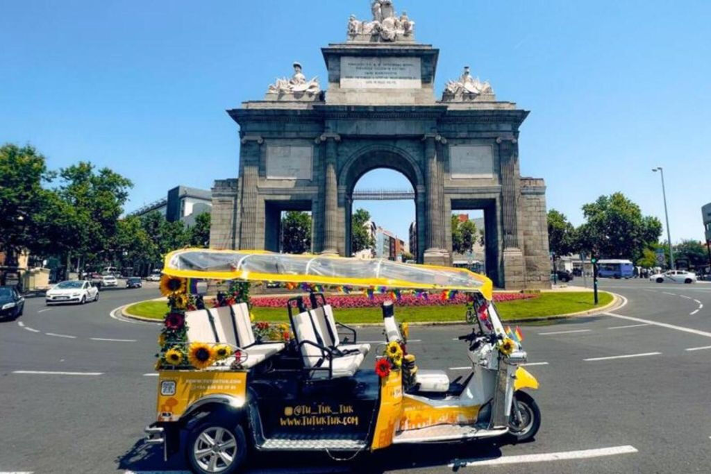 Madrid: tour guidato di un'ora in tuk tuk