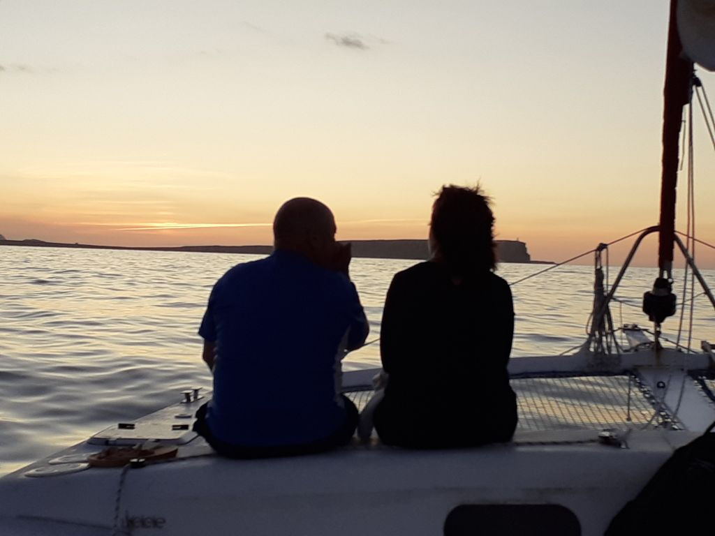 Baia di Fornells: Gita in Catamarano al Tramonto