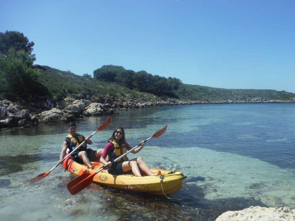 Alquiler de kayak en la bahía de Fornells