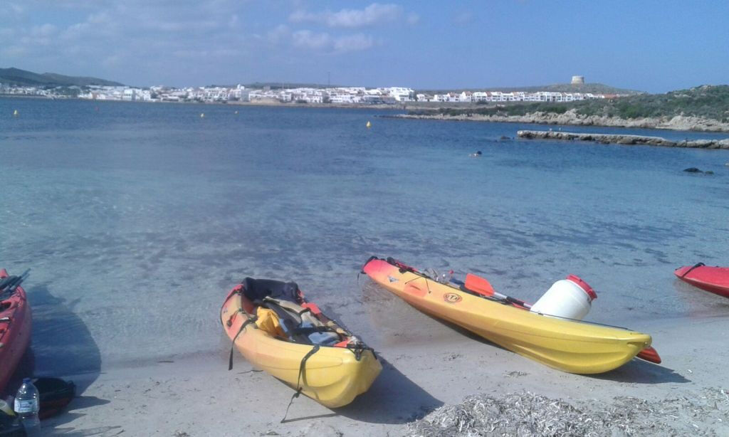 Alquiler de kayak en la bahía de Fornells