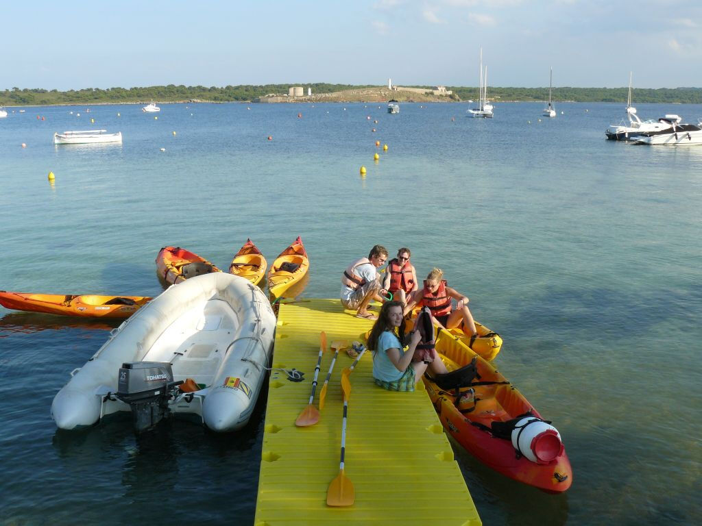 Alquiler de kayak en la bahía de Fornells