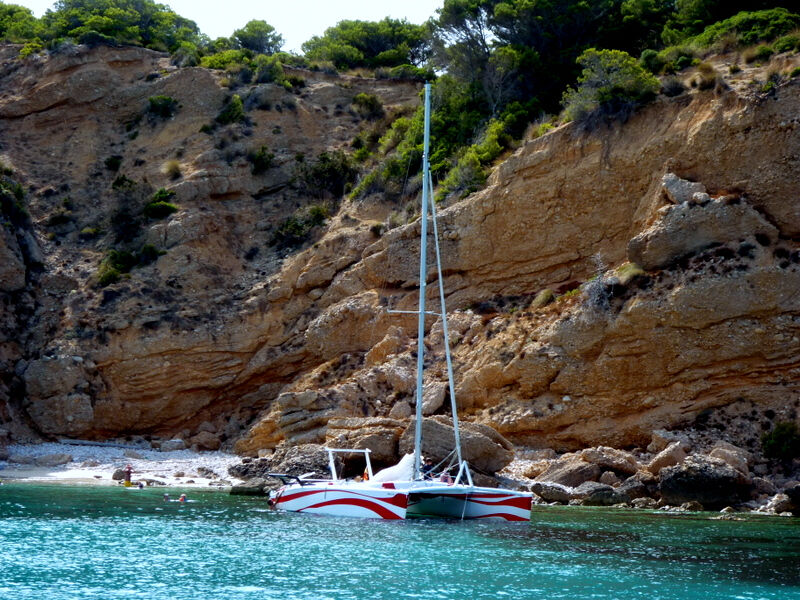 Baía de Fornells: excursão de catamarã de meio dia