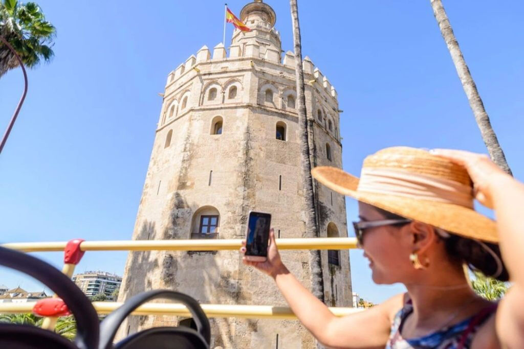 CitySightseeingSeville: Bus Tour + Flamenco Museum + Bike Rental