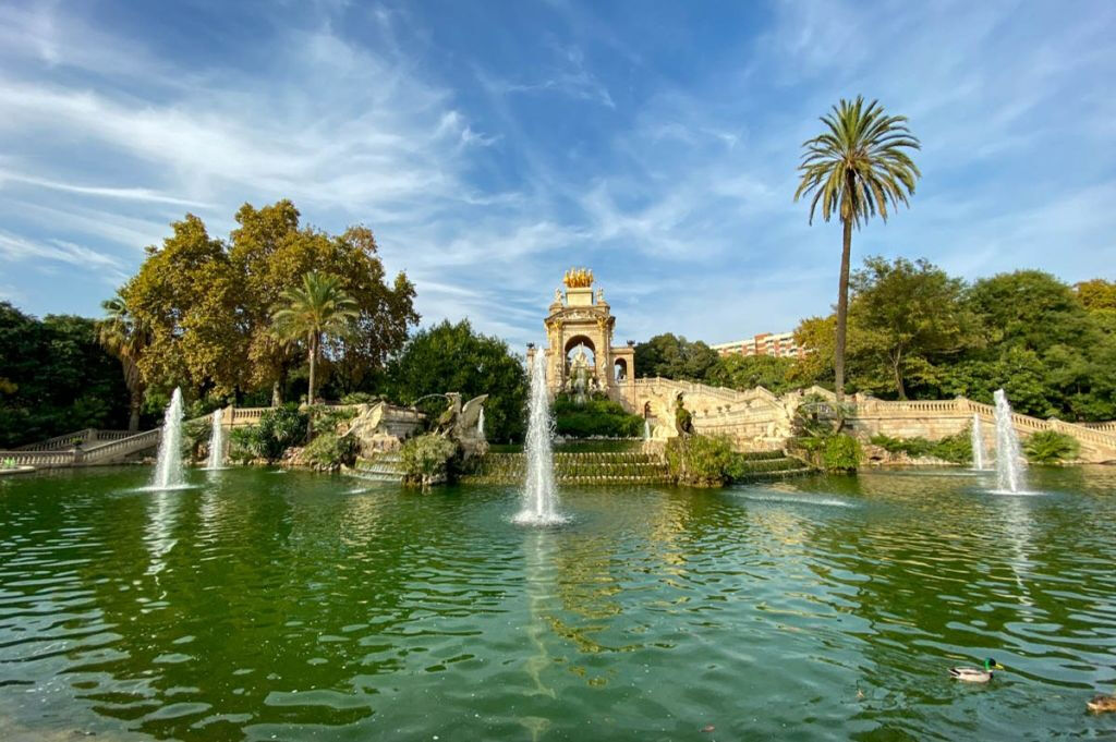 Excursión en Bicicleta desde las Casas de Gaudí a la Barceloneta