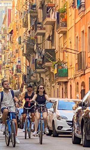 Bike Tour from Gaudí Houses to Barceloneta
