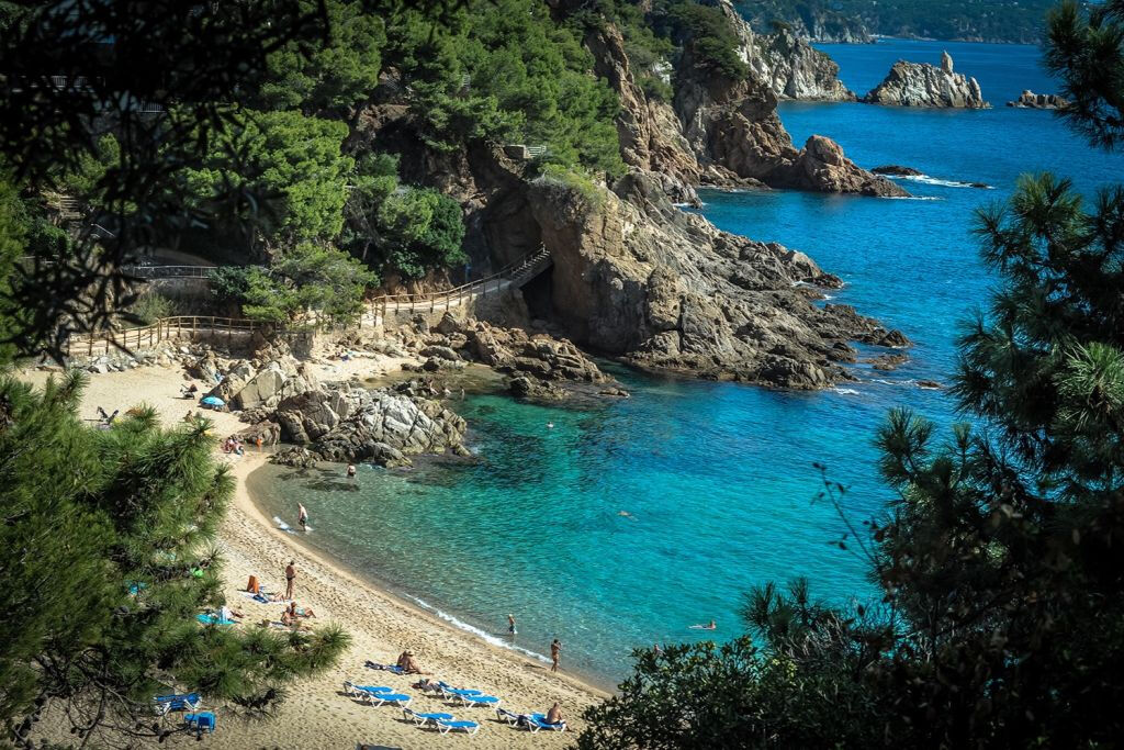 Costa Brava Small Group Tour with Lunch from Barcelona