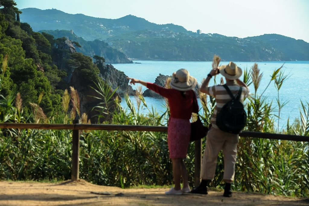 Costa Brava Small Group Tour with Lunch from Barcelona
