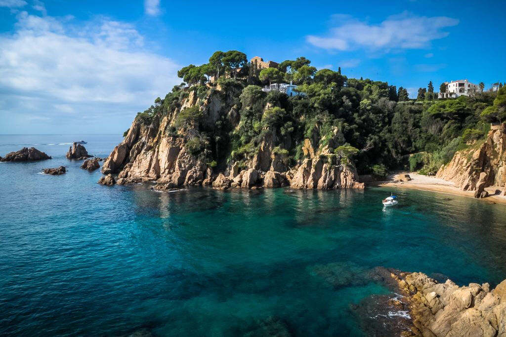 Costa Brava Small Group Tour with Lunch from Barcelona