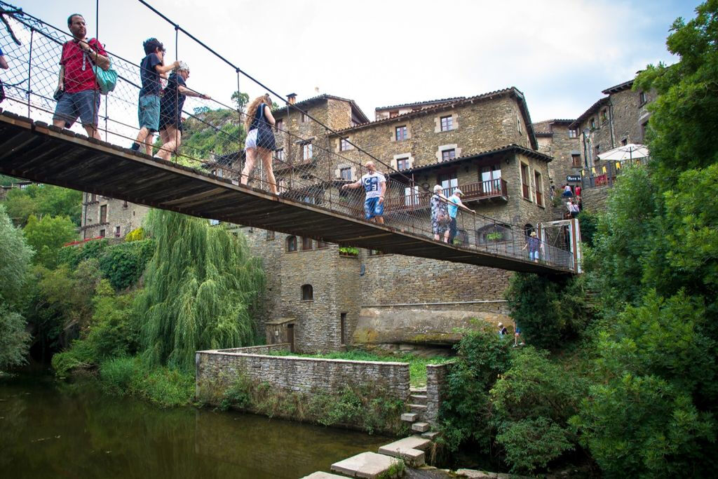 From Barcelona: Guided Tour of Besalú, Rupit, and Tavertet