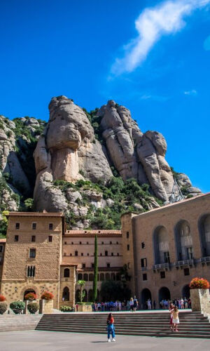 Montserrat: Excursión en grupo reducido desde Barcelona con cata de vinos ecológicos