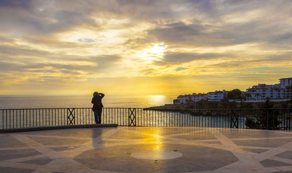 Nerja y Frigiliana: Tour guiado desde Granada