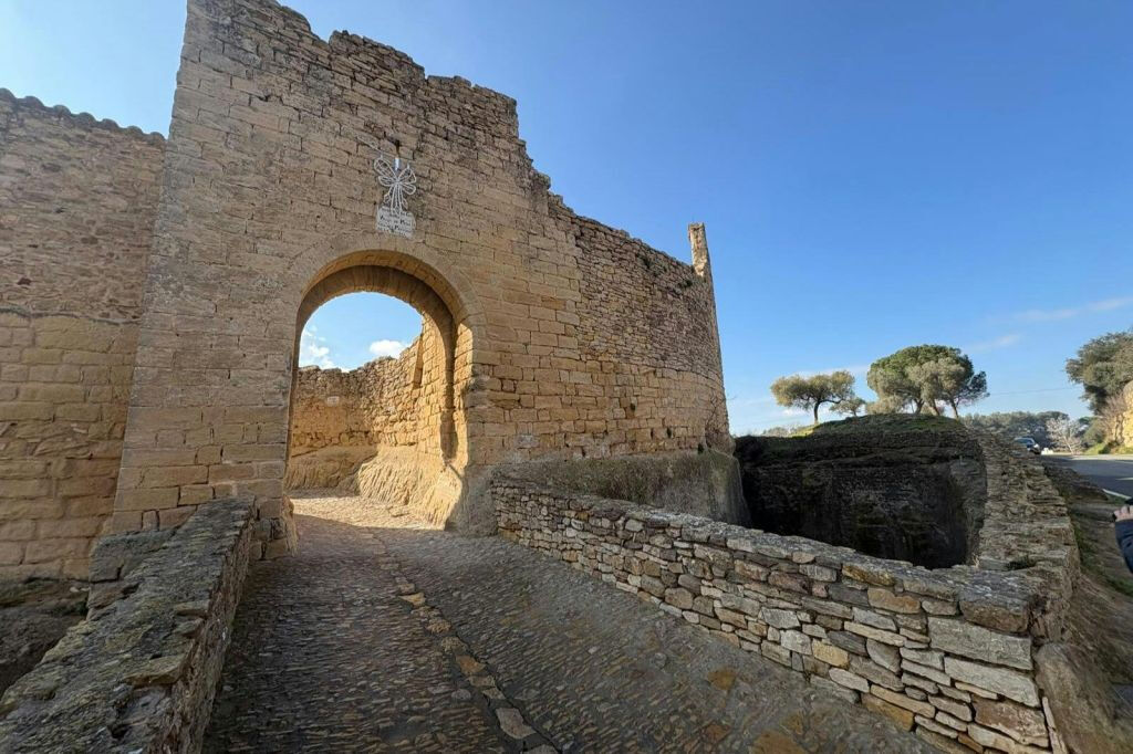 Barcelona to the Costa Brava: Full-Day Tour