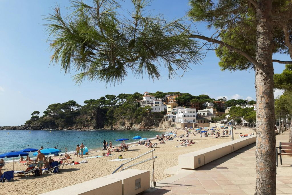 Barcelona to the Costa Brava: Full-Day Tour