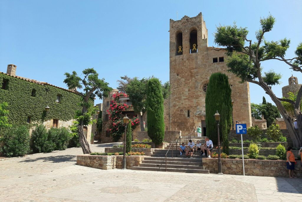 Barcelona to the Costa Brava: Full-Day Tour