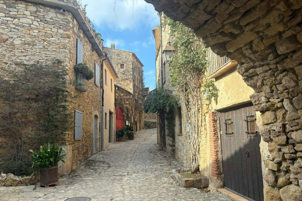 Barcelona to the Costa Brava: Full-Day Tour