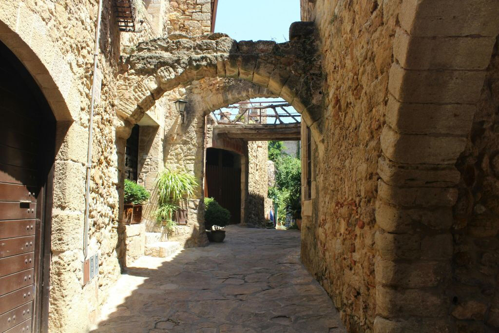 Barcelona to the Costa Brava: Full-Day Tour