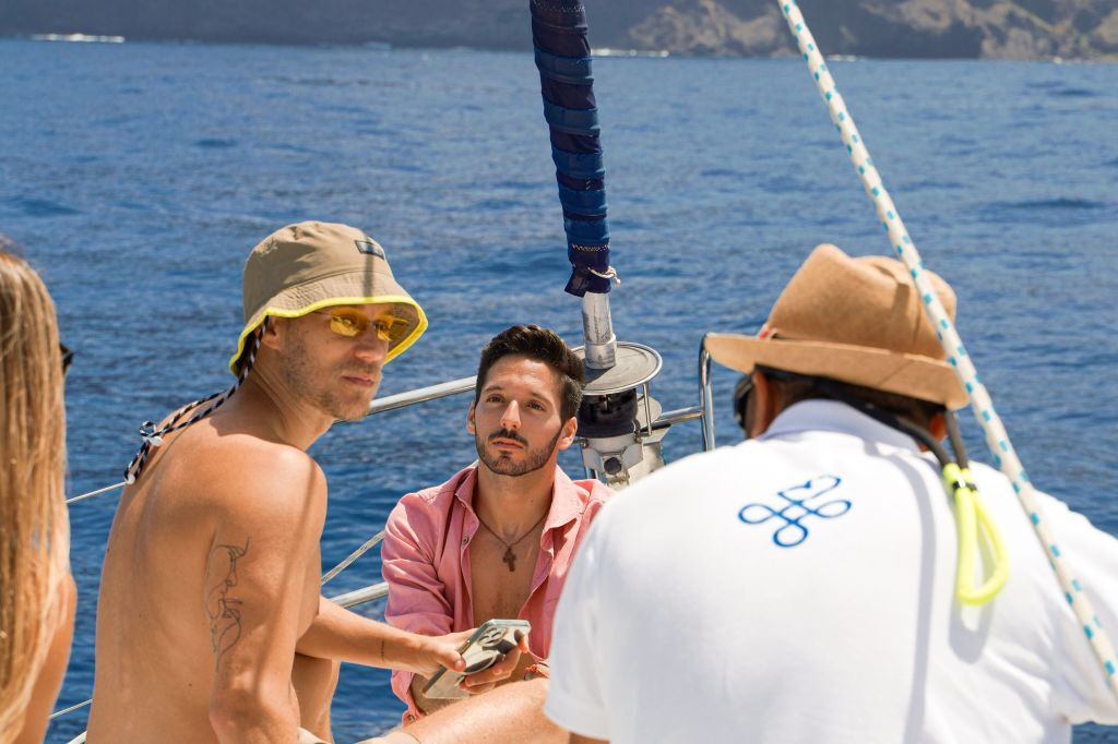 Los Gigantes: Excursión privada en velero de 6 horas con baño, bebida y tapas