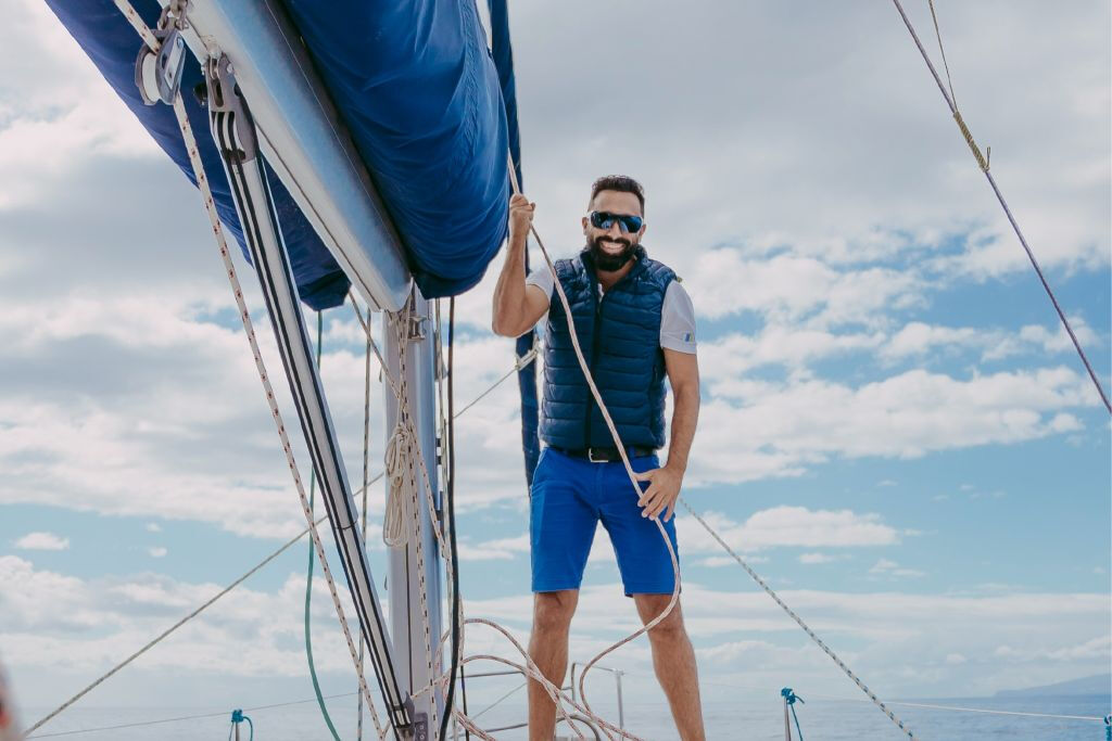 Los Gigantes: Excursión privada en velero de 6 horas con baño, bebida y tapas
