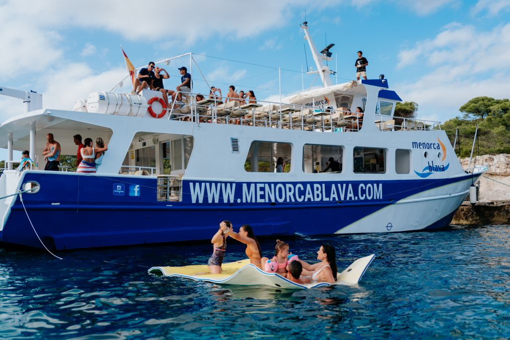Menorca: Tour en barco por la costa sur + Comida