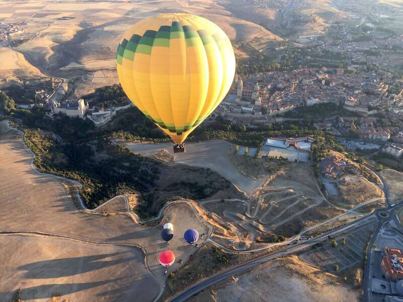 Vuelo en globo sobre Segovia con transporte desde Madrid