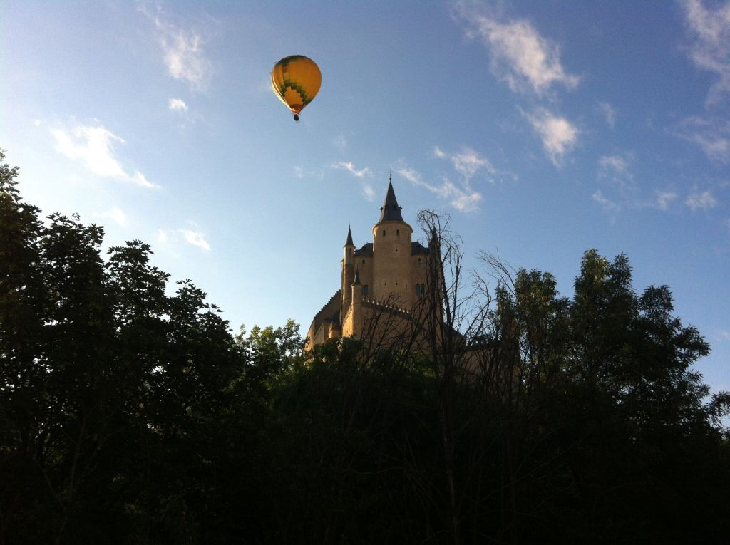 Vuelo en globo sobre Segovia con transporte desde Madrid