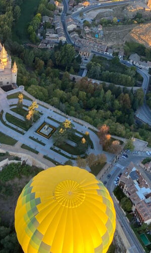 Segovia: Hot Air Balloon Flight with Breakfast and Cava