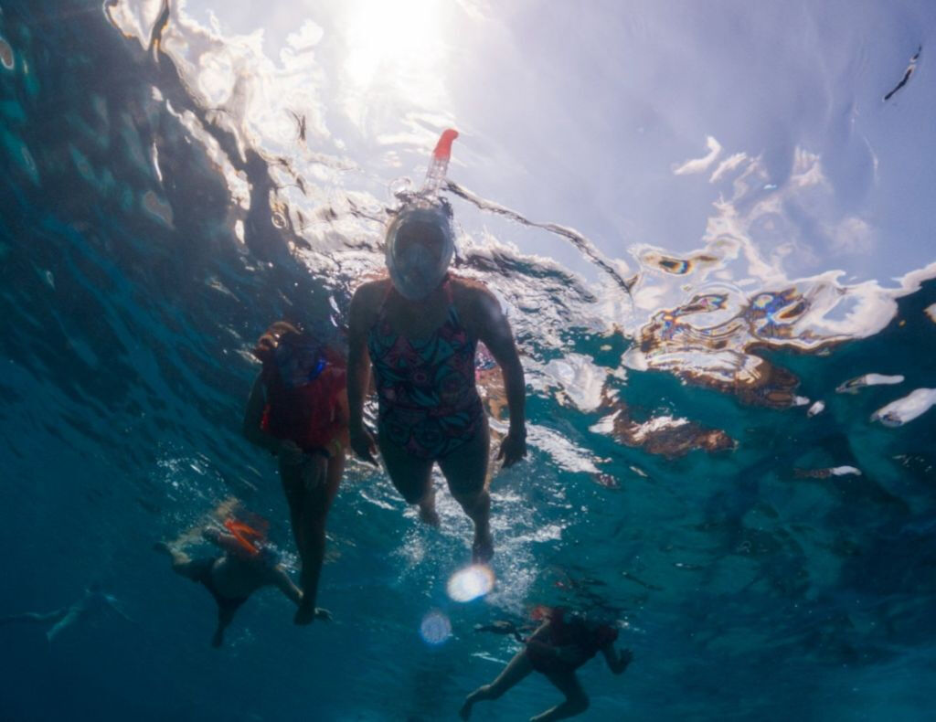 Palma de Mallorca: Snorkel & Music Boat Tour