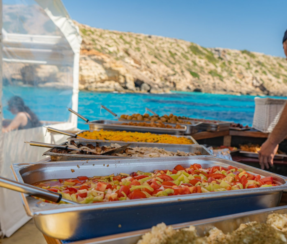 Palma de Mallorca: Snorkel & Music Boat Tour
