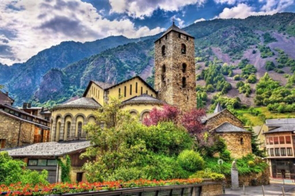 Andorra & France: Day Trip from Barcelona