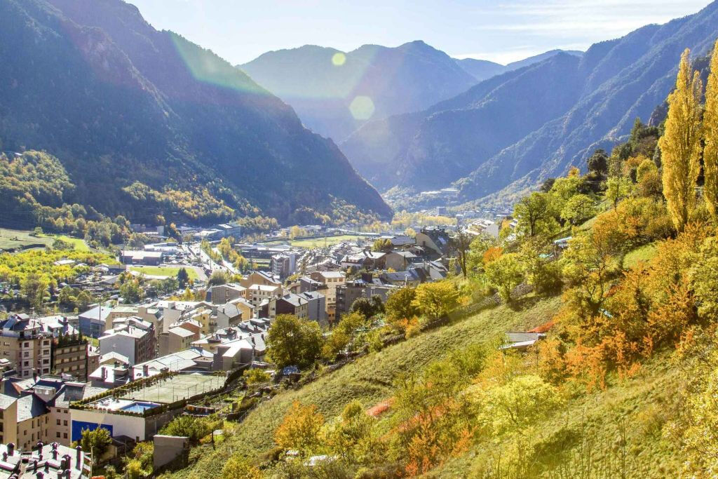 Andorra & France: Day Trip from Barcelona