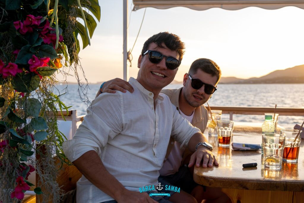 Palma de Mallorca: pôr do sol + passeio de barco com música